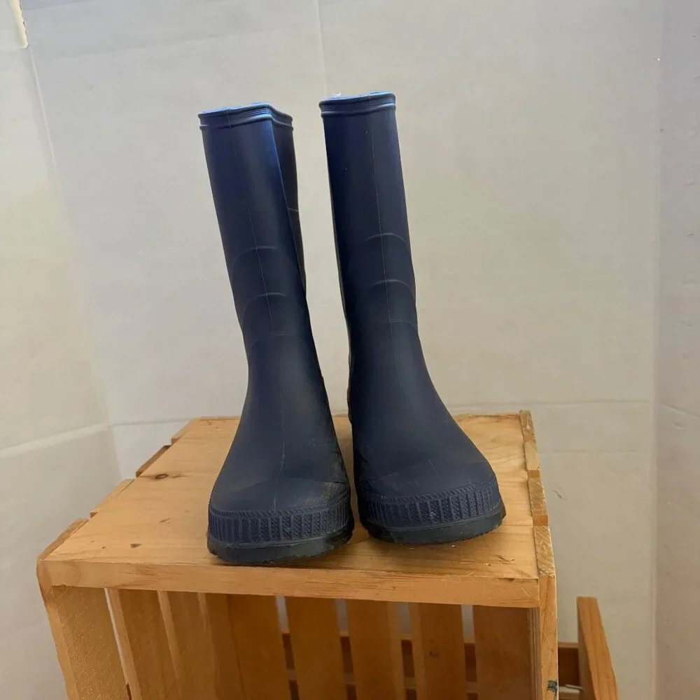 Kamik Boys Size 4 Navy Black Waterproof Rubber Knee High Outdoor Rain Boots